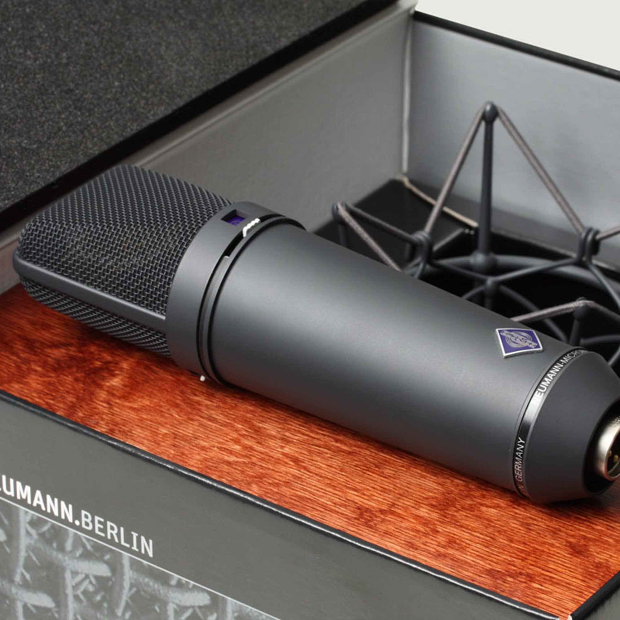 Neumann U87 Ai MT SET Z Multi-Pattern Condenser Microphone Set (Black w/Shockmount/Cable/Windscreen)