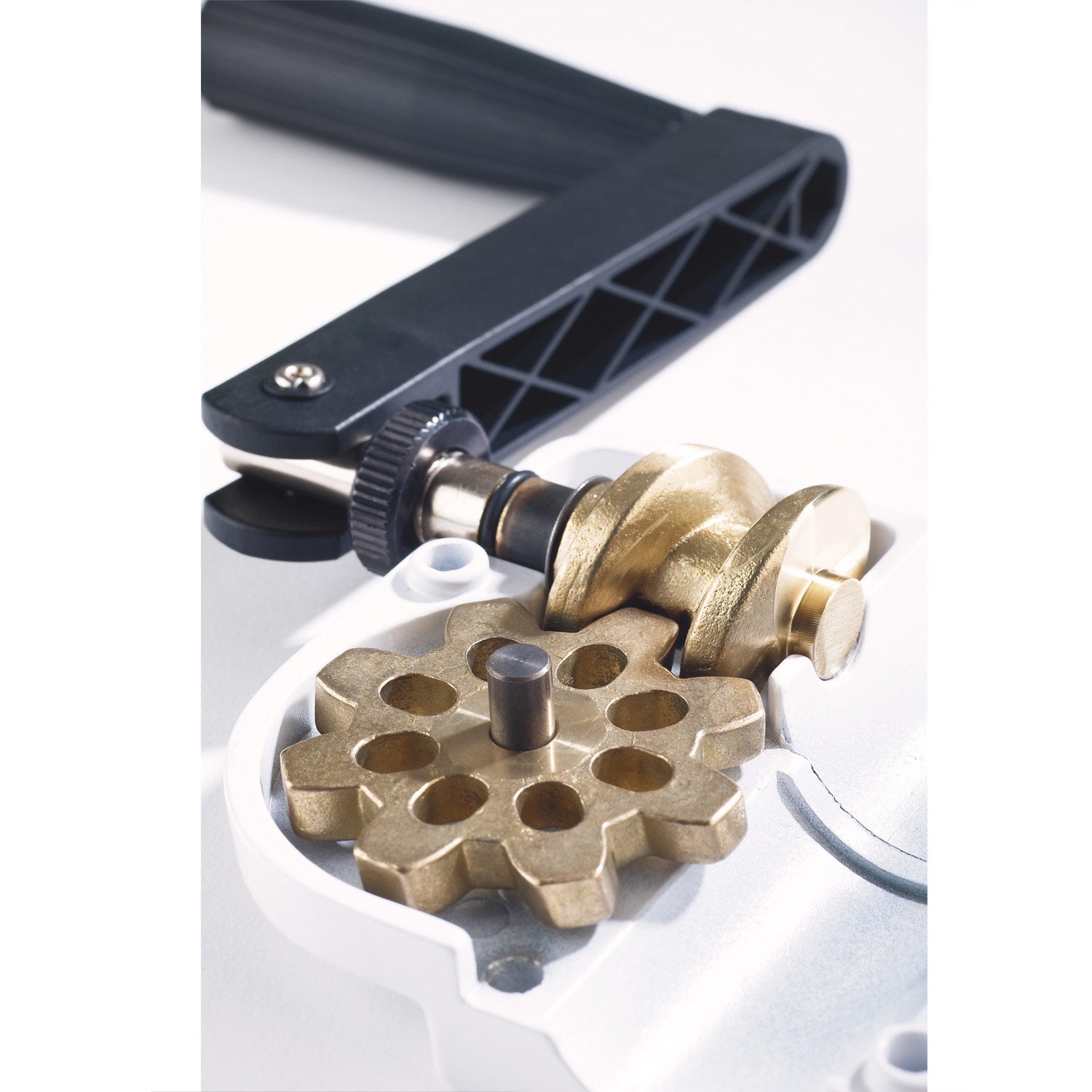 K + M 21340 Speaker Distance Rod with Hand Crank and Ring Lock (Black)