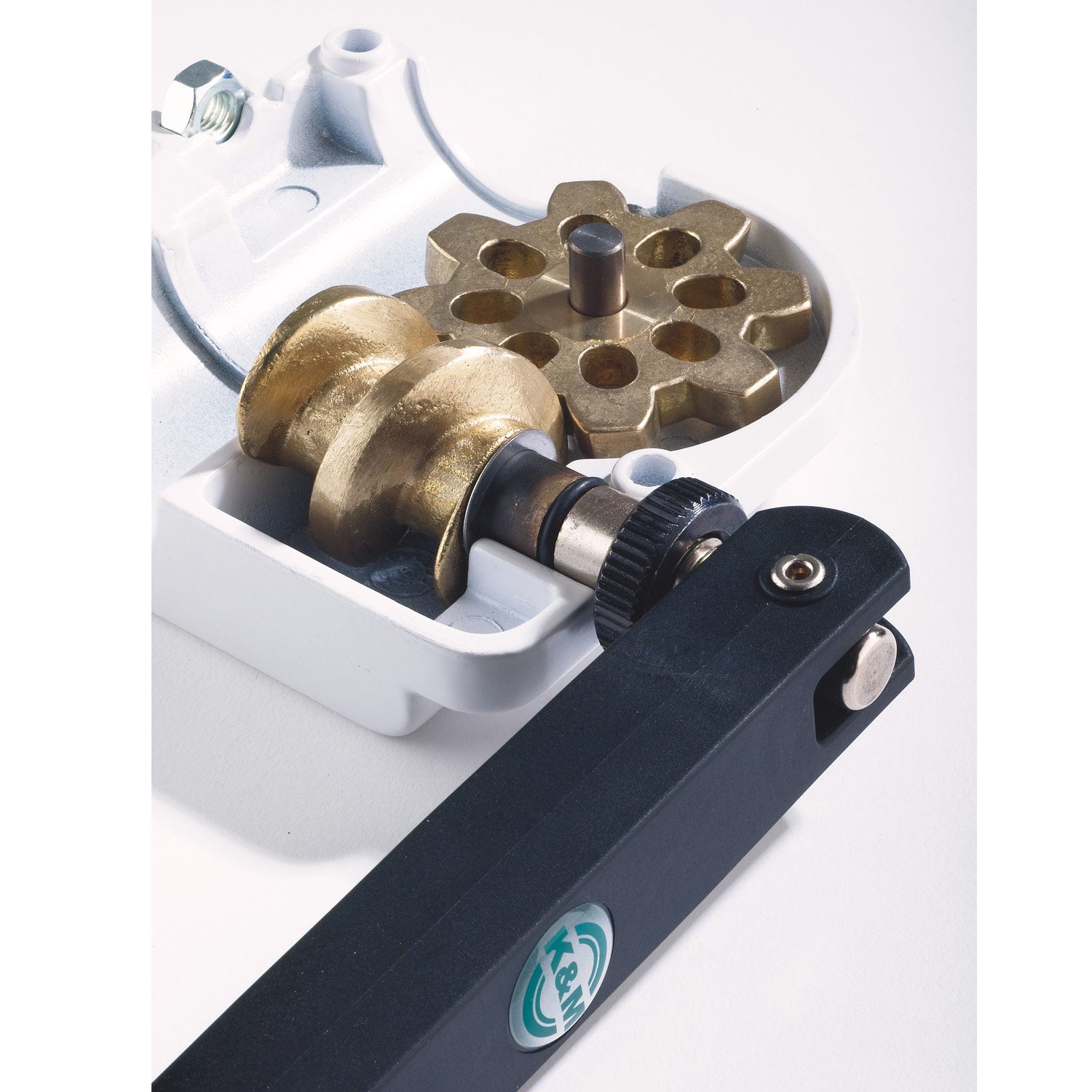 K + M 21340 Speaker Distance Rod with Hand Crank and Ring Lock (Black)