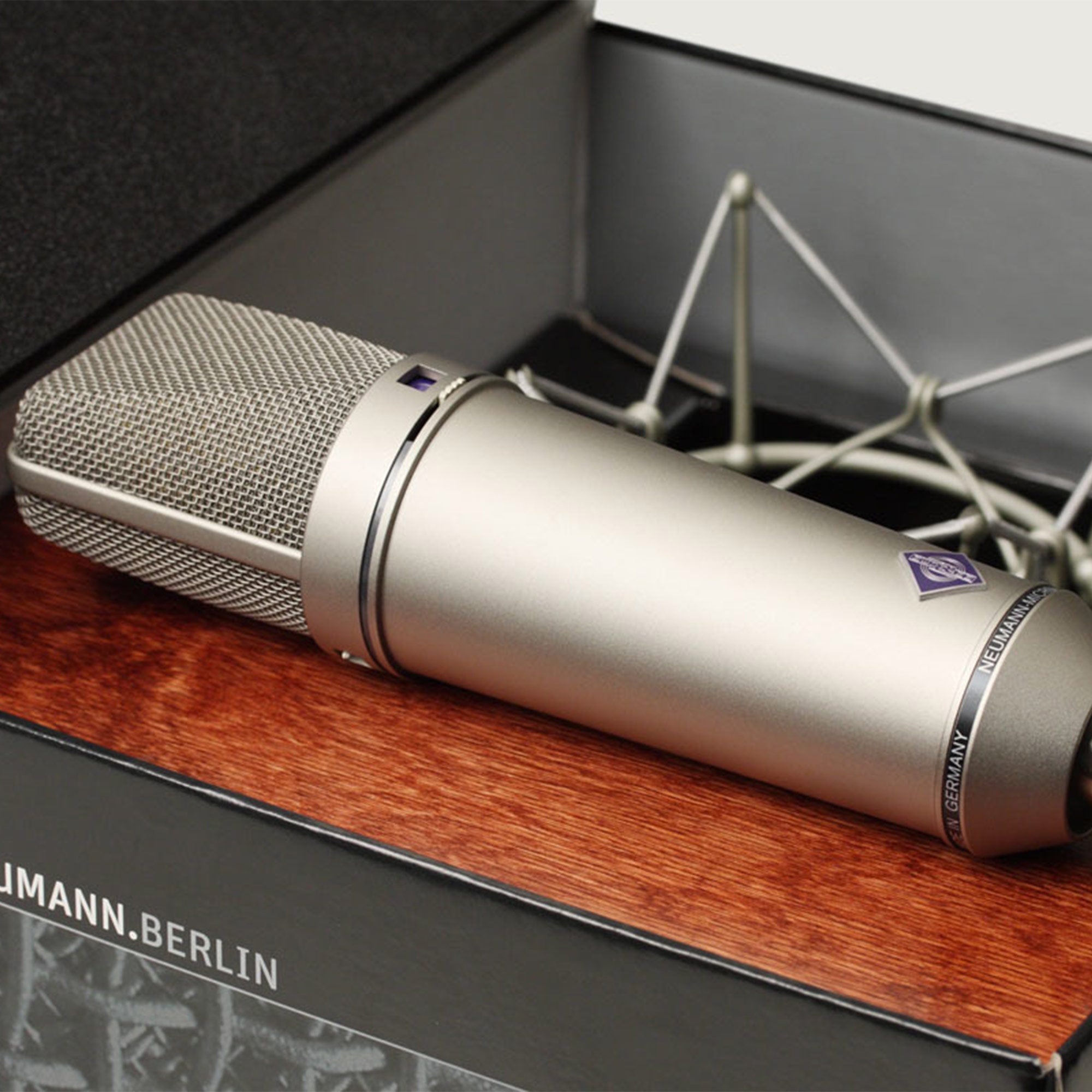 Neumann U 87 Ai SET Z Multi-Pattern Condenser Microphone Set (Nickel w/Shockmount/Cable/Windscreen)